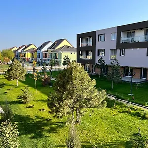Libertatii Gardens Residences דירה אוטופן